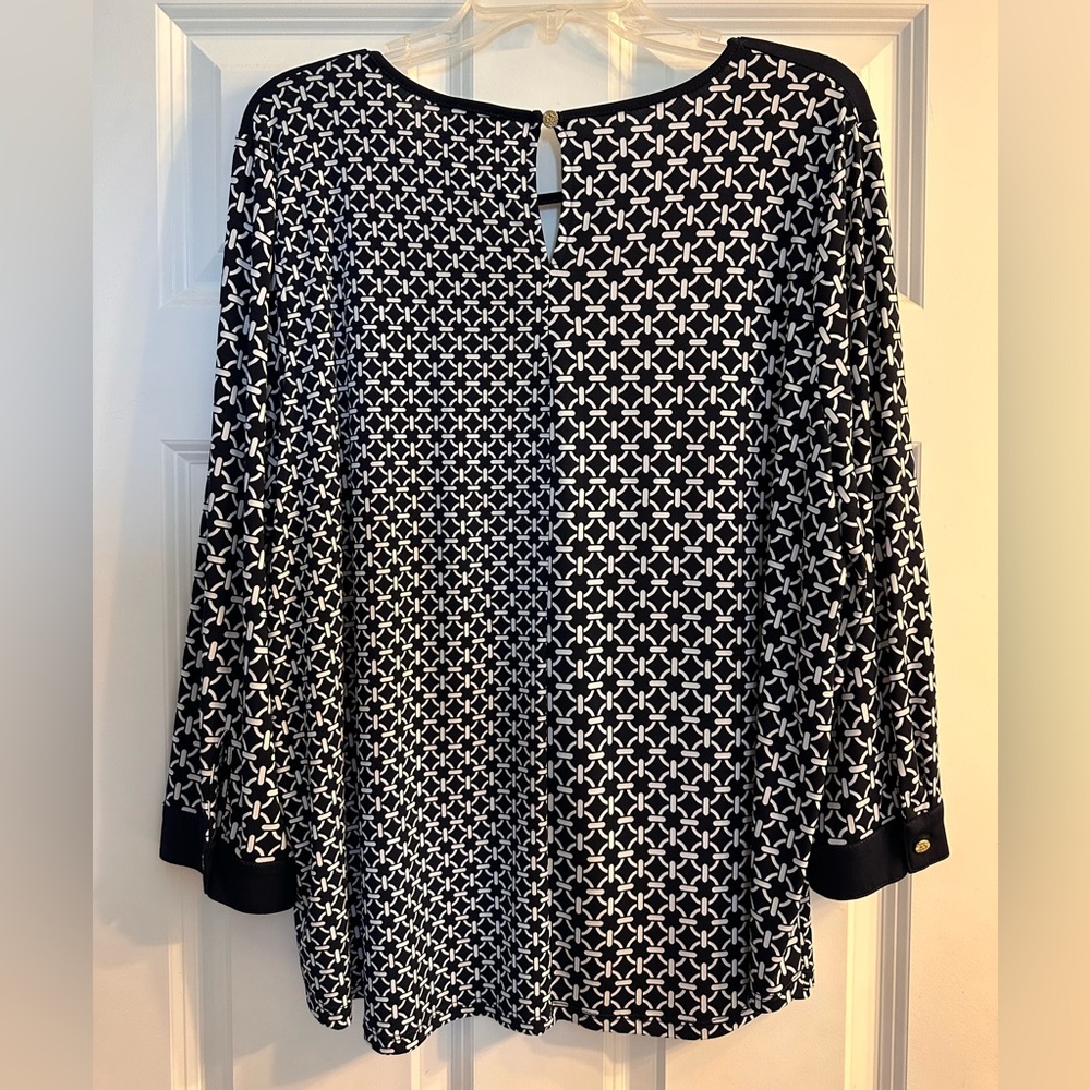 Anne Klein navy blue and White Boxy 3/4 Sleeve Blouse gold detail - Picture 7 of 8